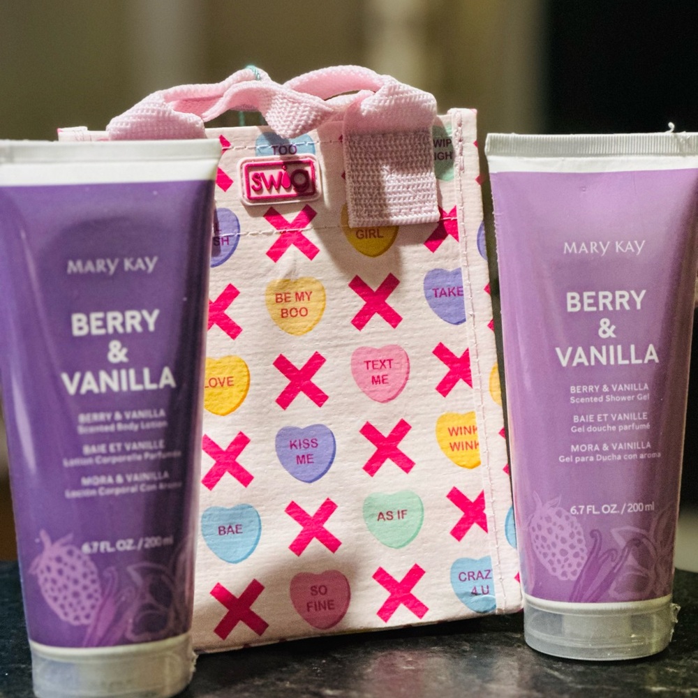 Mary Kay Berry & Vanilla Body Wash Set - Purple